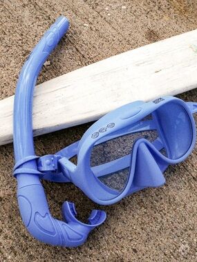 Jetsam Dive Co Blue Mask and Snorkel set, like new